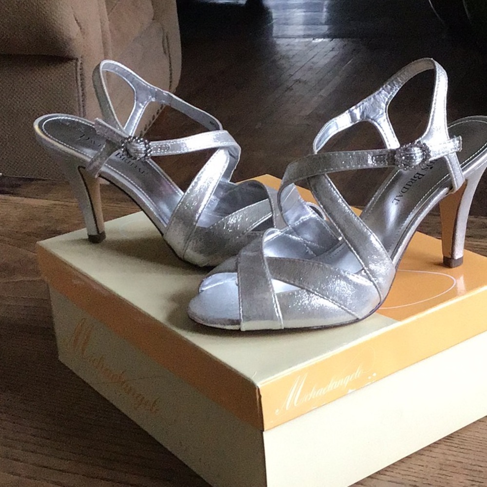 New sliver, 3 Inch heel with a rhinestones clasp
